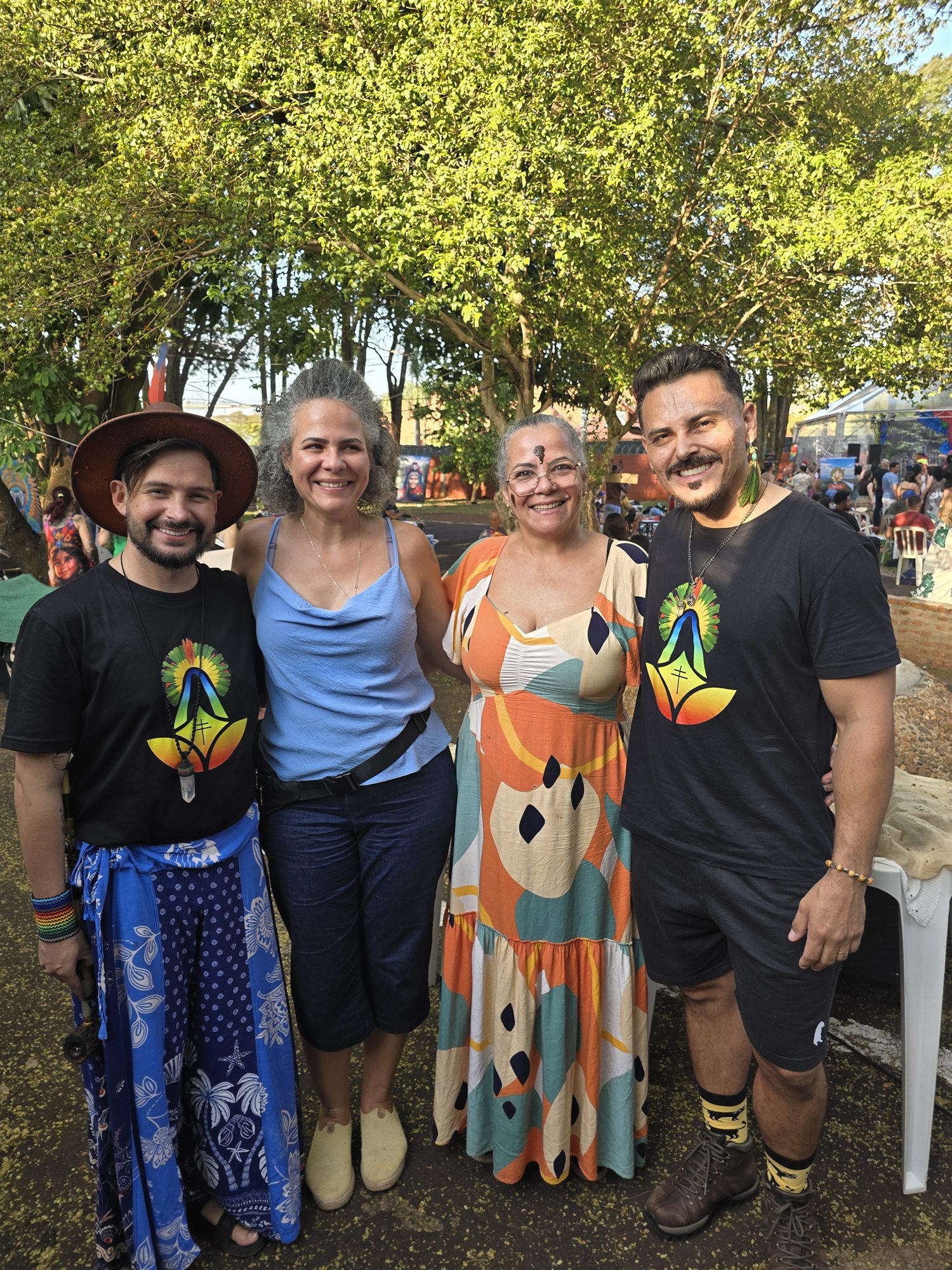 Cris e Zeli, do Instituto Xamânico Céu de Aya, com Bruno Luz e Michael Pereira